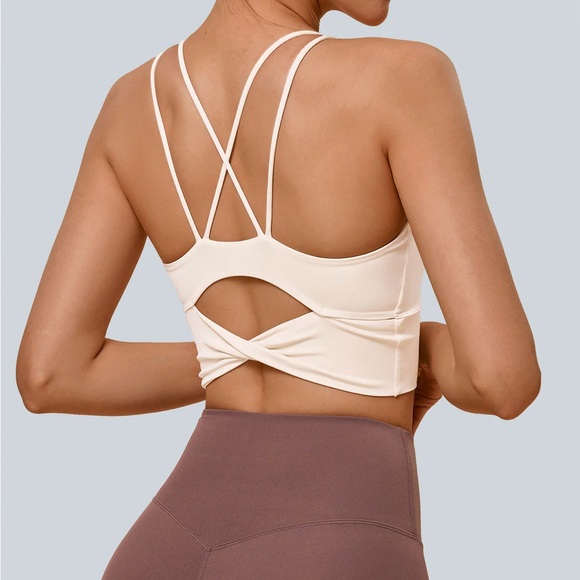 Berlook Other - Berlook Activewear Off White Cut Out Twist Sports Bra